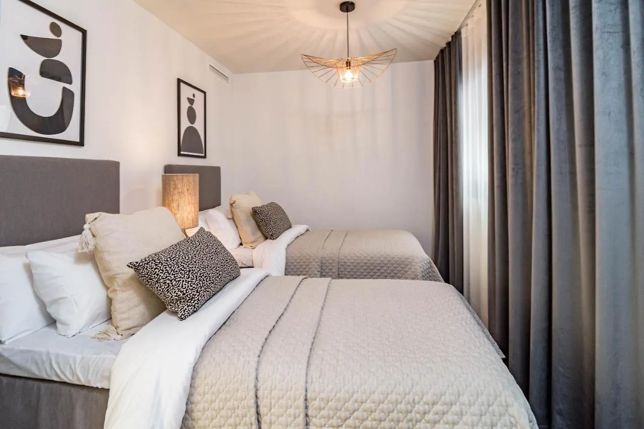 Inf32L- Modern City Apartment, Families Only Estepona