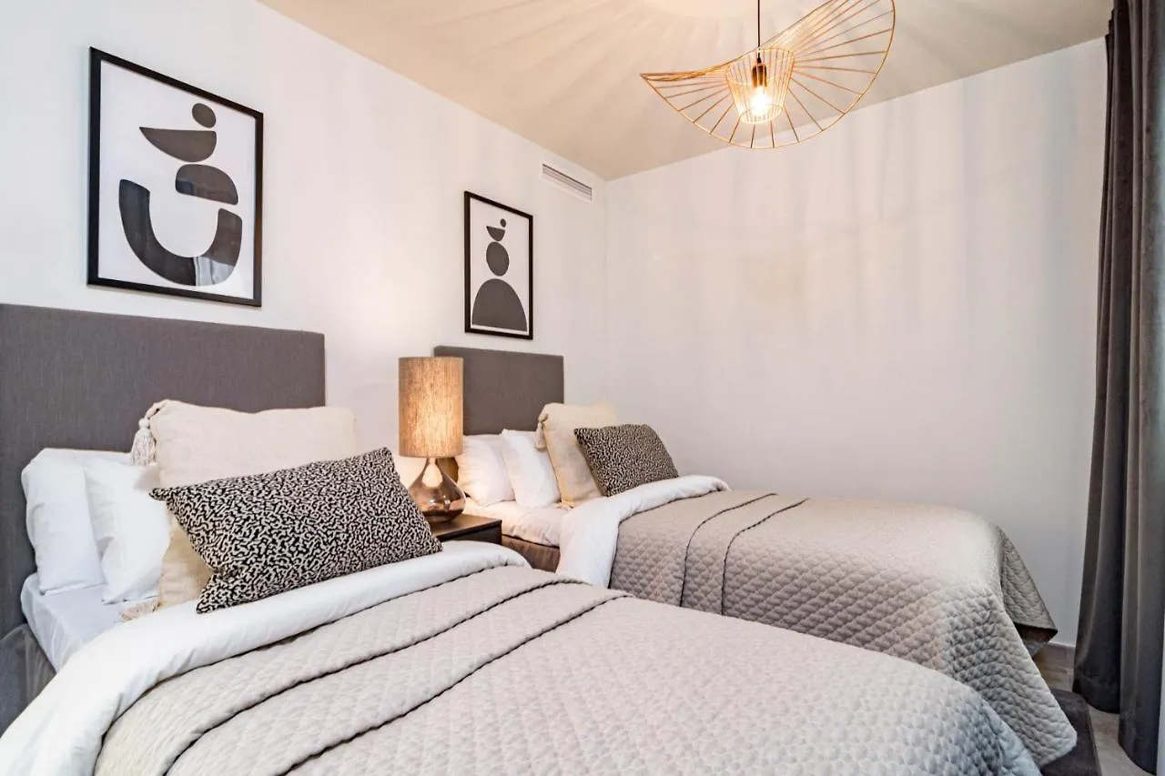 Inf32L- Modern City Apartment, Families Only Estepona