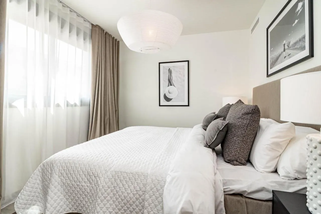 Inf32L- Modern City Apartment, Families Only Estepona 0*,  Spanien
